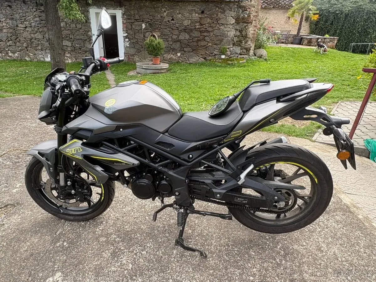 BENELLI BN125 (2025) - 4580 km - HAVÁRIE