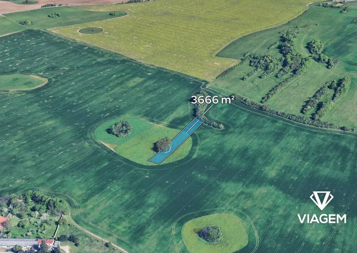 Pole 3 666 m², Podíl 50 % o výměře 1 833 m²
