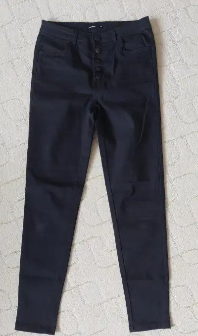 Černé kalhoty Cropp, vel. S