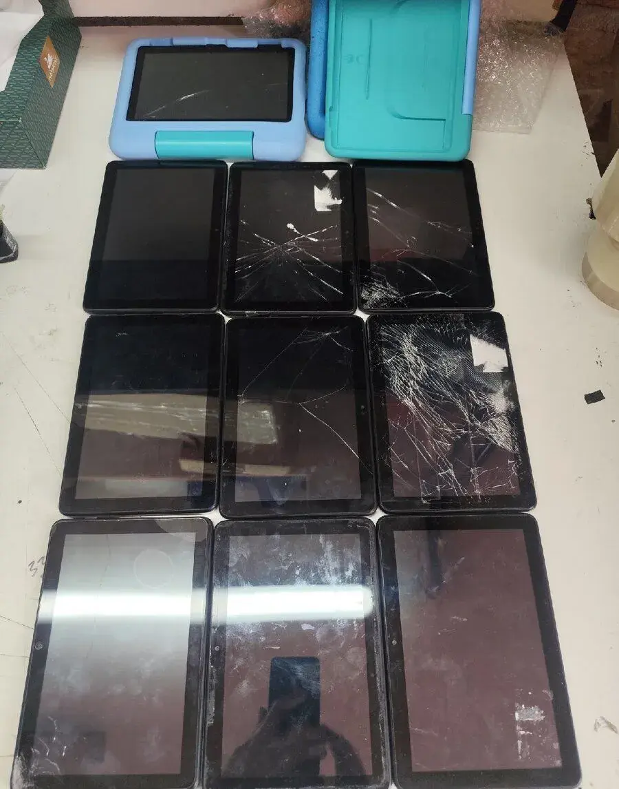 10 Tablet amazon fire 8" nalezovy stav