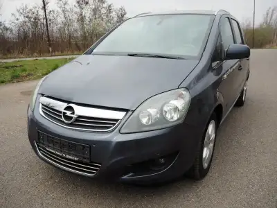 Opel zafira – 2025