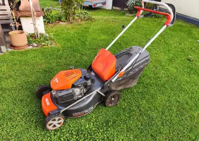 Zahradní sekačka Oleo Mac G48TK s pojezdem