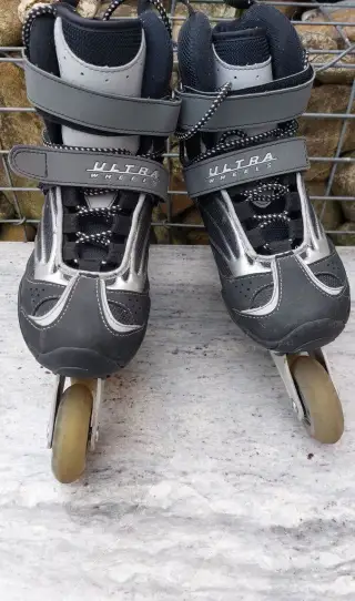 Kolečkové brusle 38