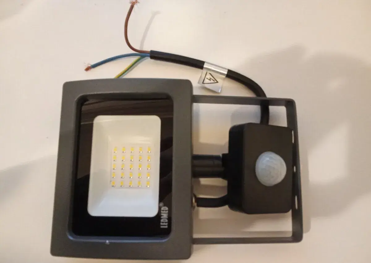 LED reflektor 20W s PIR senzorem