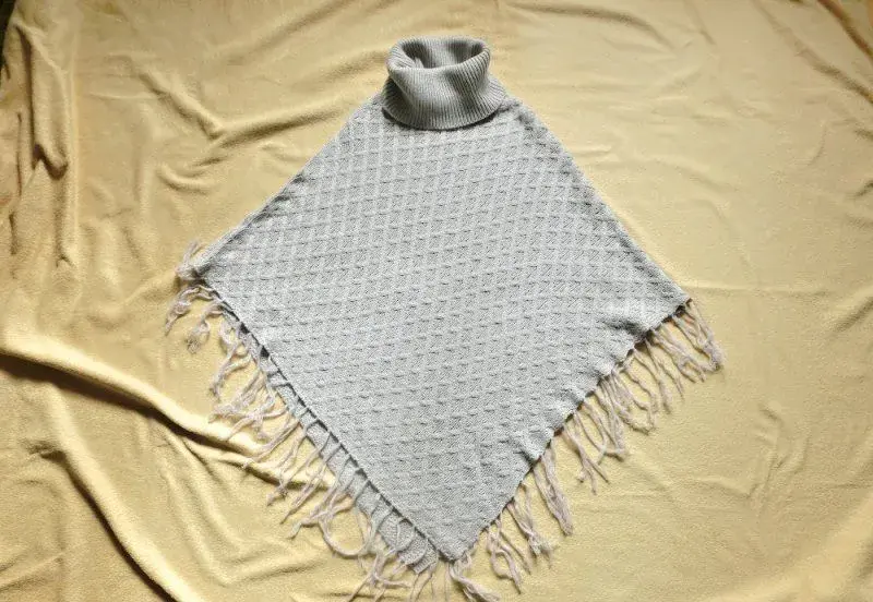 Šedé pletené poncho pončo basic boho hippie rolák přehoz