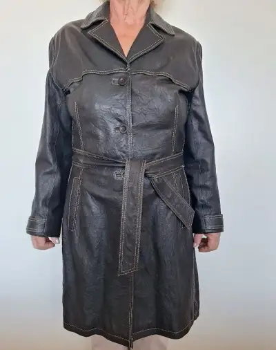 Kožený dámský kabát