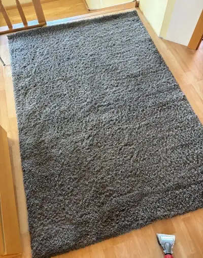 IKEA koberec s vysokým vlasem – šedý, 130 × 200 cm