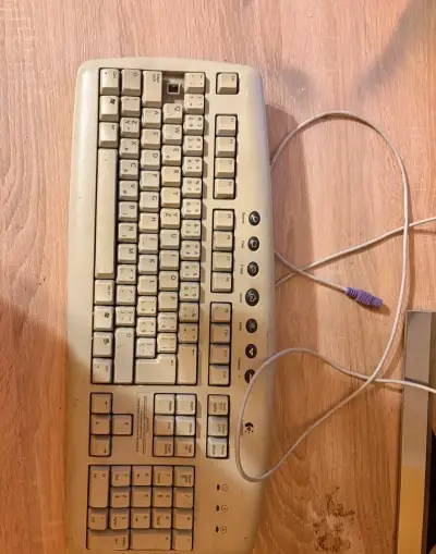 Retro klávesnice Logitech Internet Keyboard (PS/2)
