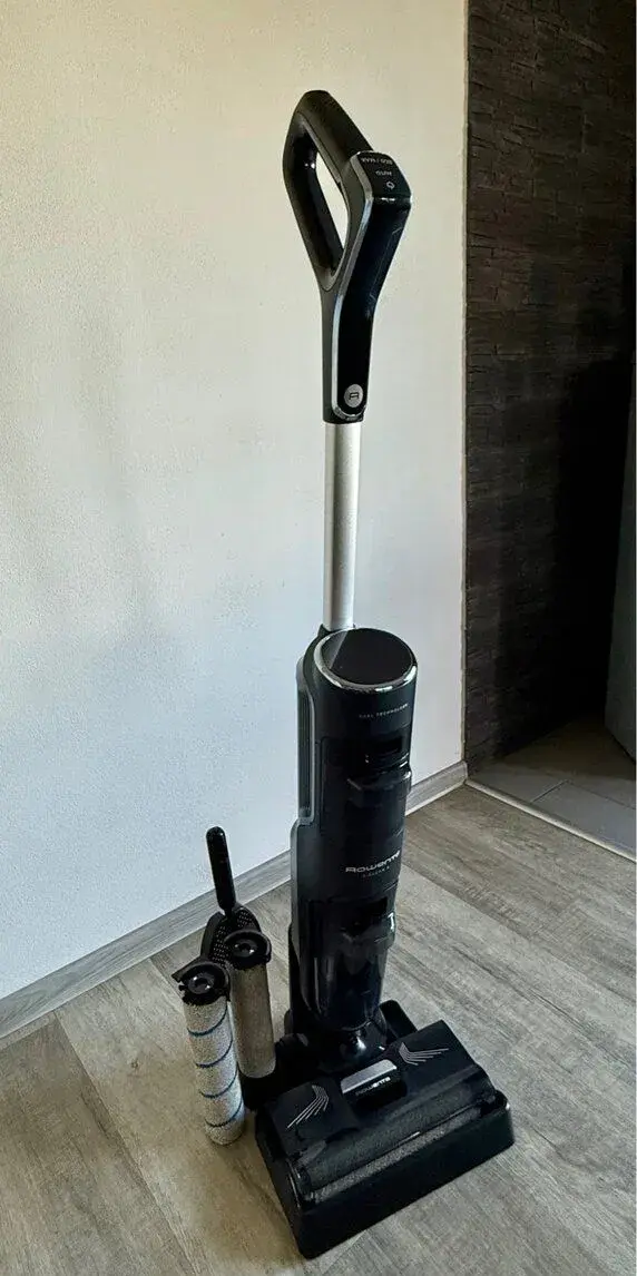 Rowenta X-Clean 4 – jako nový, v záruce do 6/2027