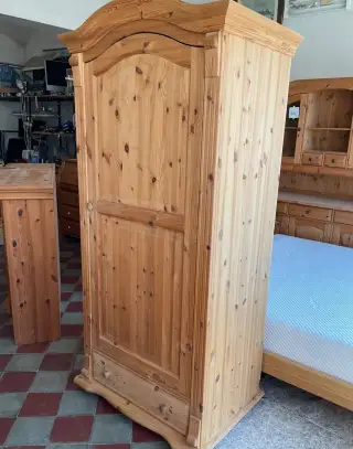 Skříň voskované borovice Masiv chalupa Roubenka