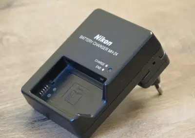 Nikon nabíječka MH-24