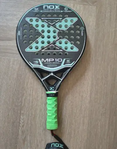 Padelová raketa NOX MP10 Luxury 2022 (Mapi Sánchez)