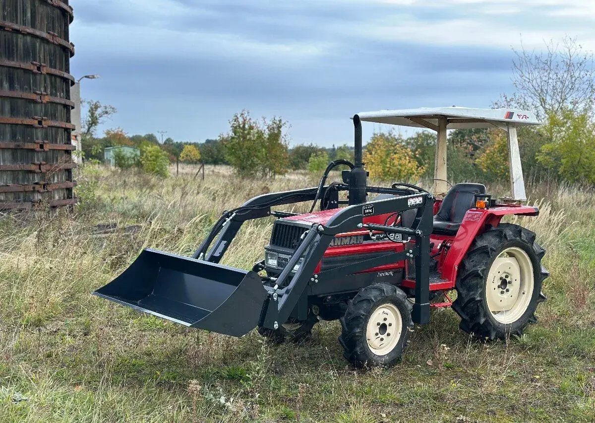 Yanmar FX22 s čelním nakladačem