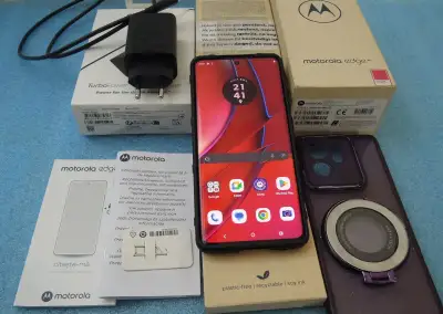 Motorola EDGE 40 5G 8GB/256GB eSIM červená Android 15