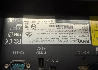 4K laserový DLP projektor BenQ LK970-určený na náhradní díl