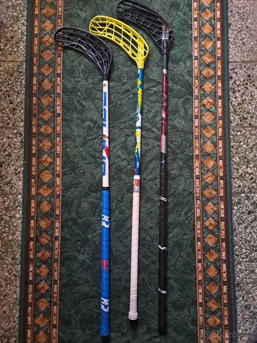 Tři Florbalové hokejky / 2x Unihoc