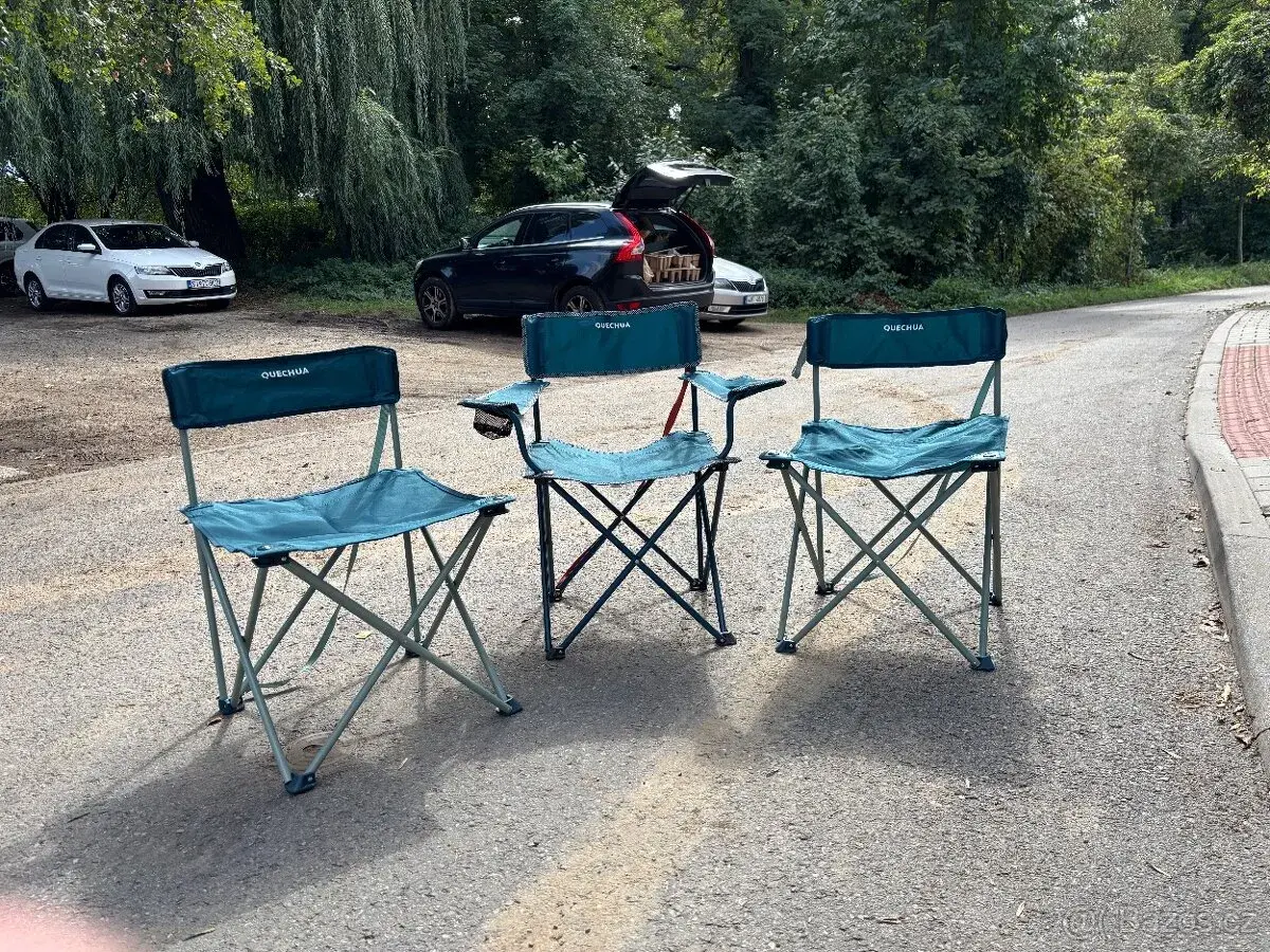 Kempingové židle a stolek Decathlon