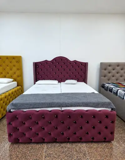 Čalouněná postel Sofie, 160 × 200 – výstavní kus