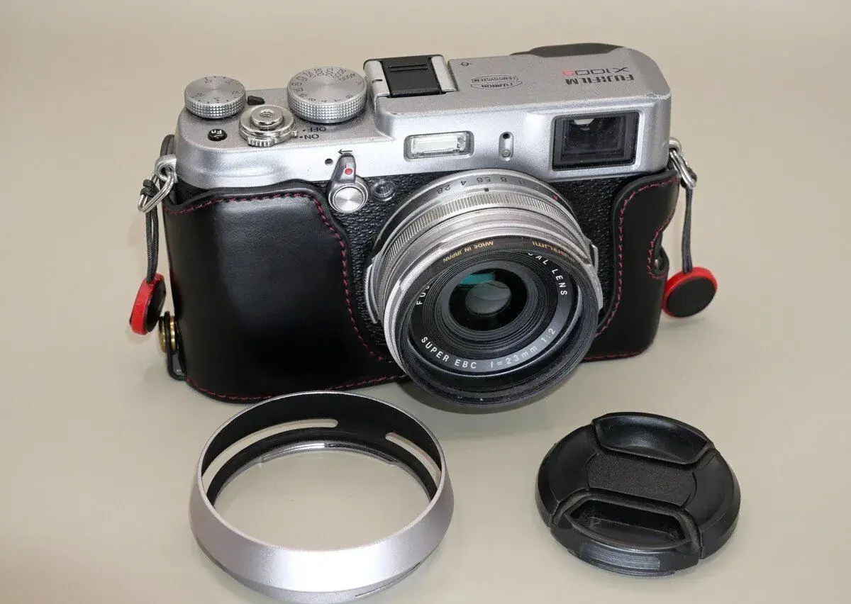 Fujifilm X100s s příslušenstvím