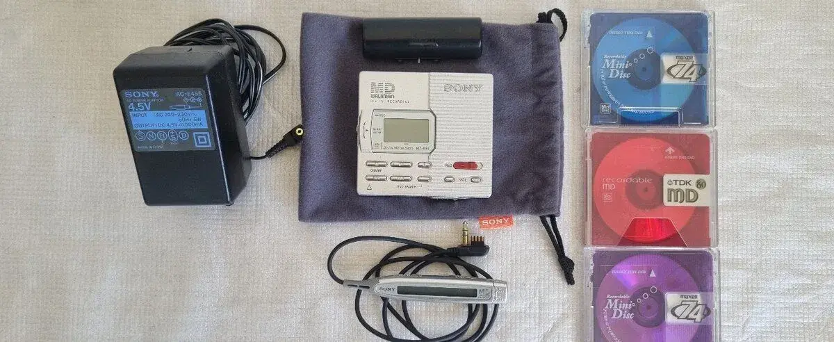 SONY MZ-R90 - MD WALKMAN MINIDICS S PŘÍSLUŠENSTVÍM