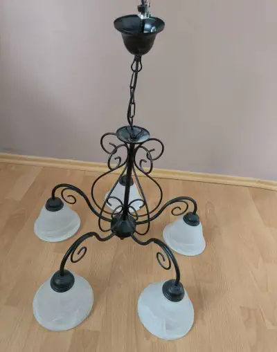 Kovaný lustr