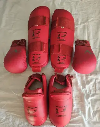 Červené chrániče na karate L