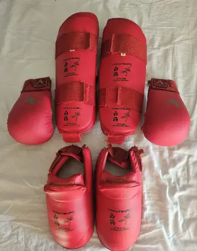 Červené chrániče na karate L