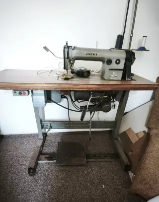 Průmyslový šicí stroj JUKI DDL-555-2 (380V) – plně funkční