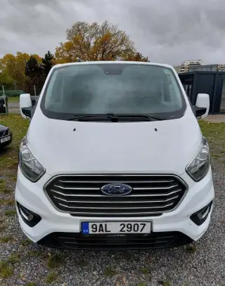 K pronájmu Mikrobus Ford Custom 9 míst k sezení krátká verze