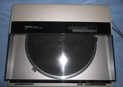 Gramofon TECHNICS SL-QL1 s novou jehlou