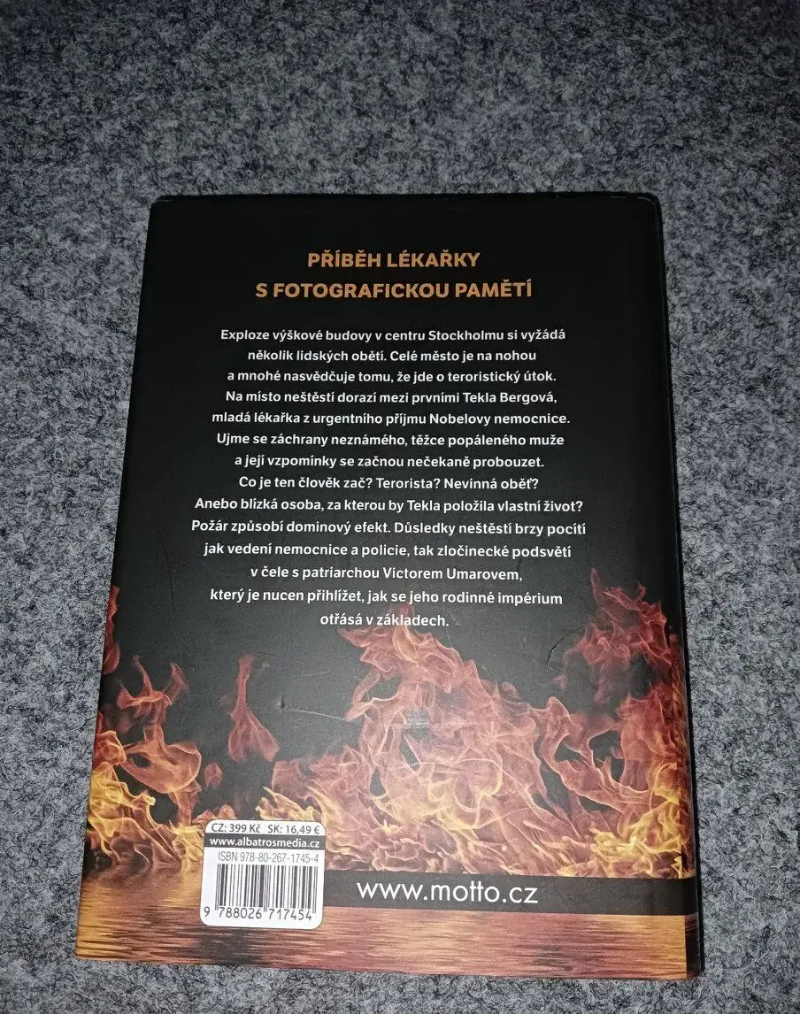 Detektivni kniha Projdi vodou projdi ohněm