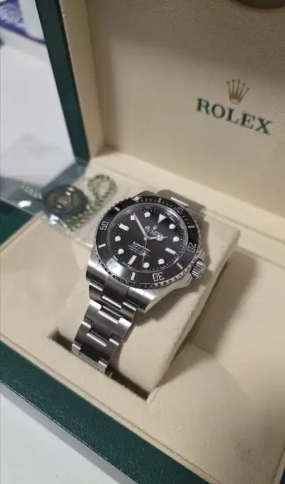 Rolex submariner 124060