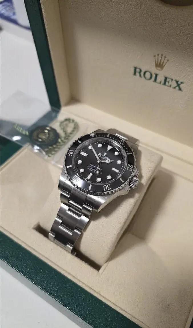 Rolex submariner 124060