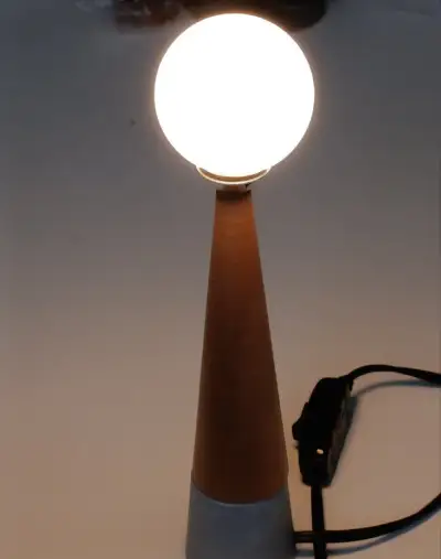 Retro dekorativní stolní lampa Opál