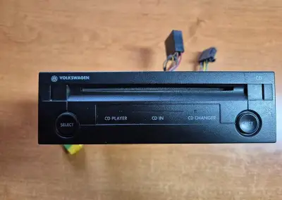 Volkswagen samostatná CD mechanika