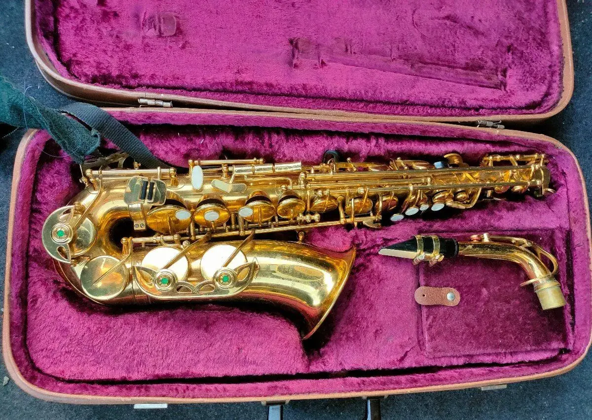 Zachovalý alt saxofon Startone
