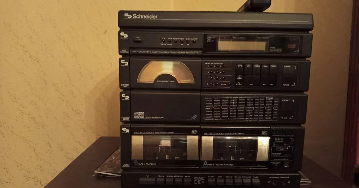 Hifi schneider věž na desky super stav
