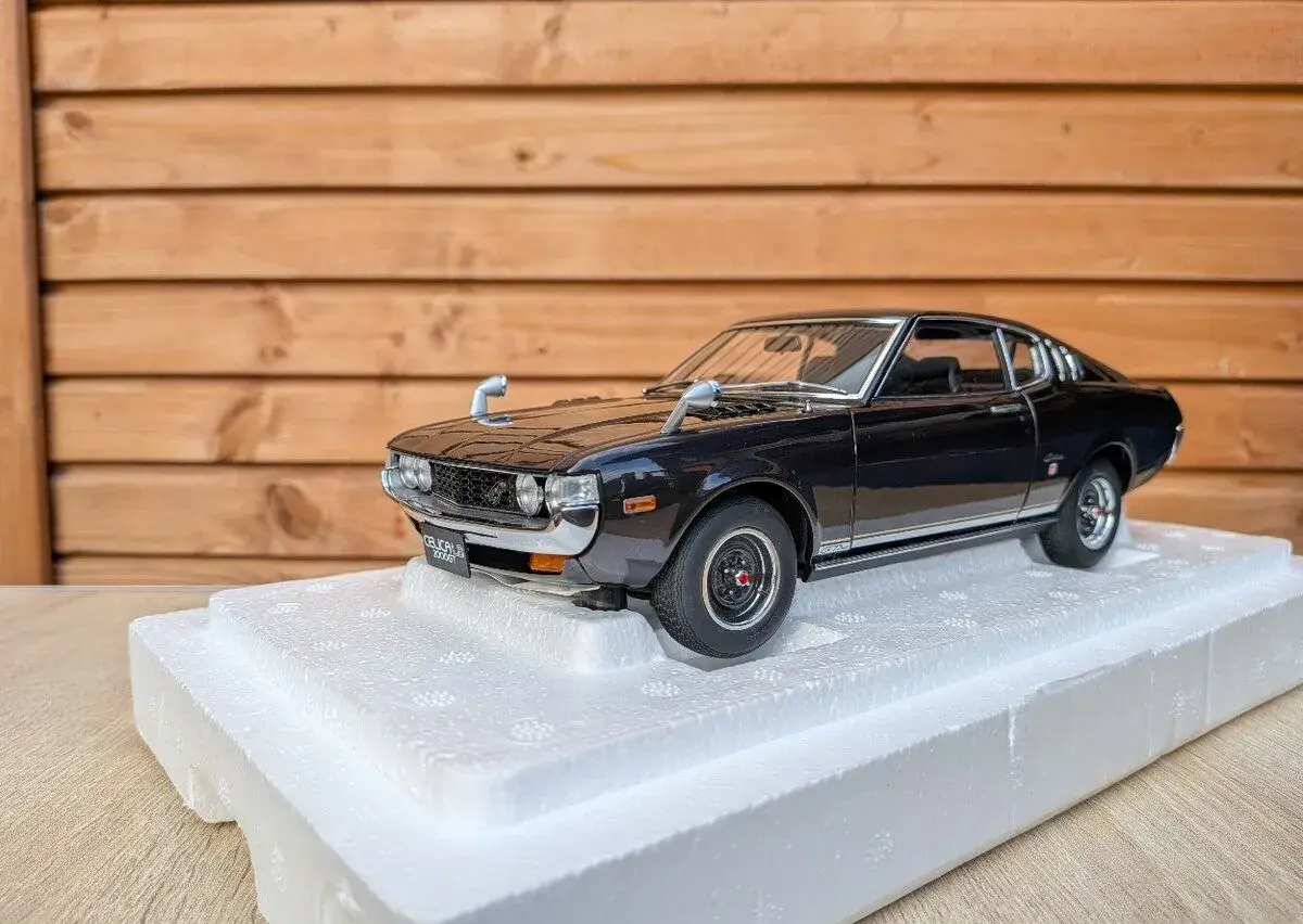 AUTOart - Celica liftback (fialová)