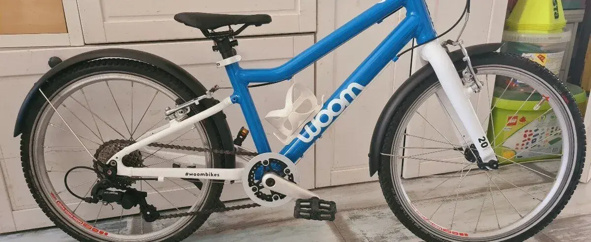 Dětské kolo Woom 4 vynikající stav + plná výbava