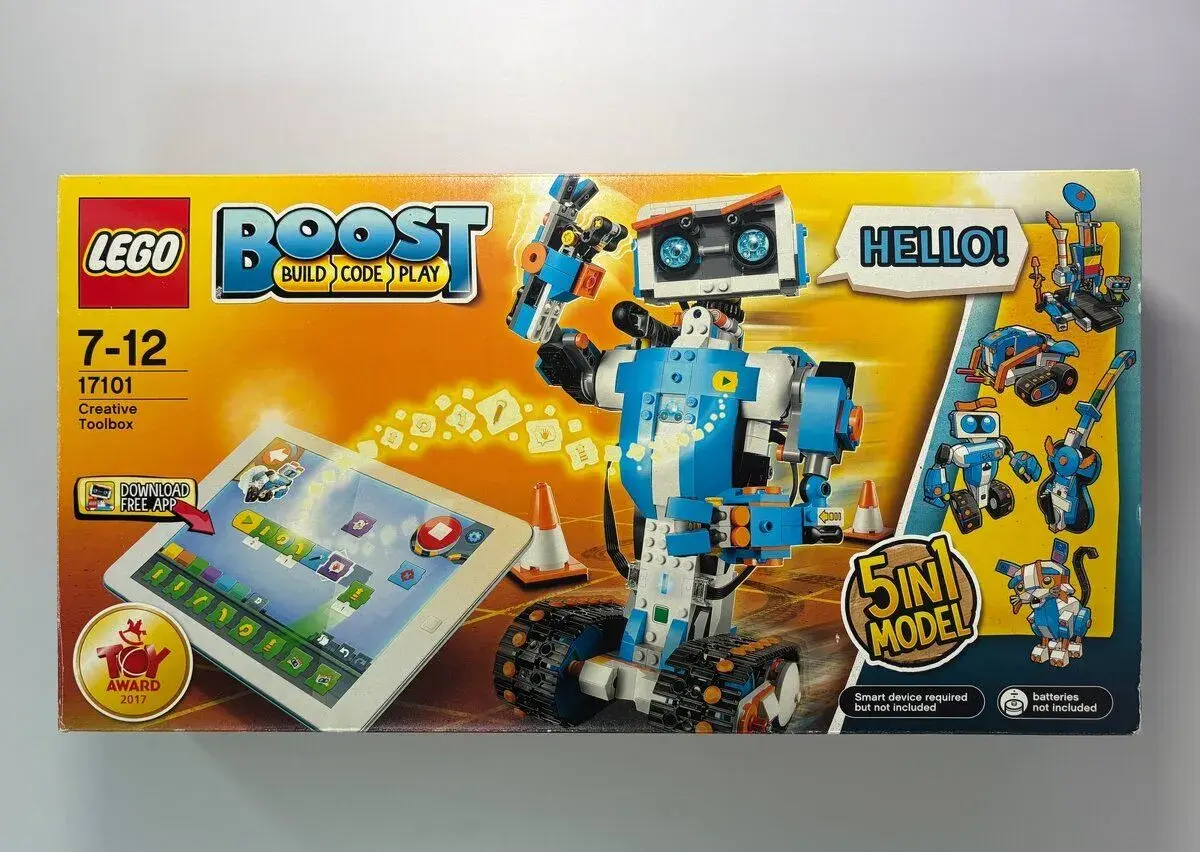 LEGO BOOST 17101 Creative Toolbox