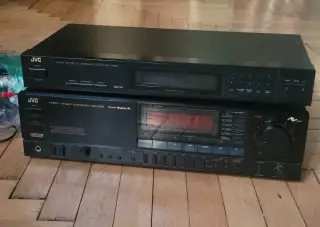 Stereo zesilovač a tuner JVC