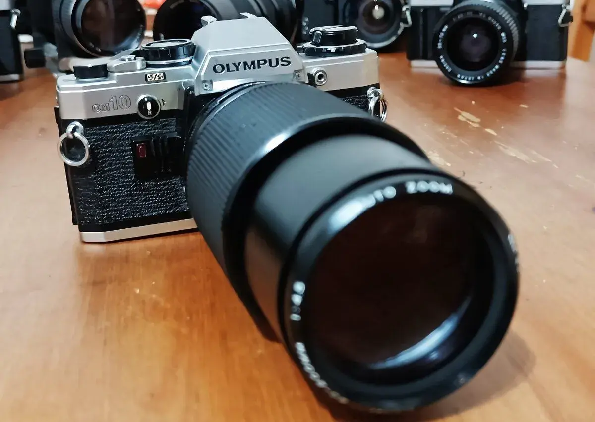 OLYMPUS OM-10 (Vivitar 80-200mm) - 1979
