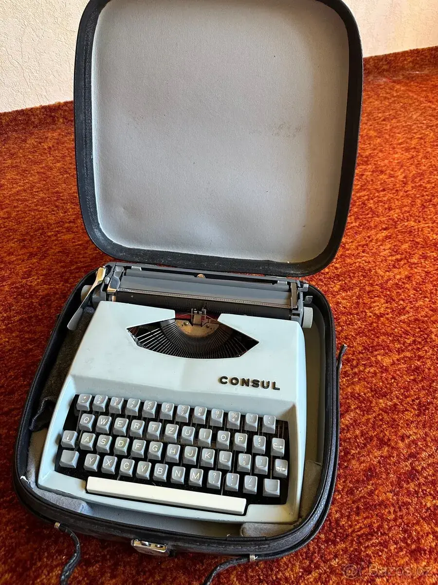 Retro psací stroj CONSUL s originálním kufříkem