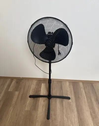 Stojanový ventilátor Home Glade Breeze C301B, černý
