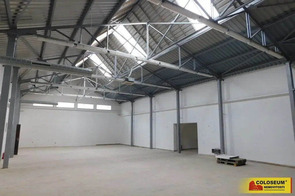 Znojmo - pronájem komerčního prostoru 400 m2 - komerce