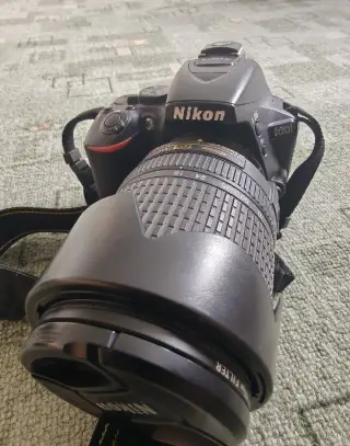 Nikon D5600, 3 objektivy, brašna příslušenství
