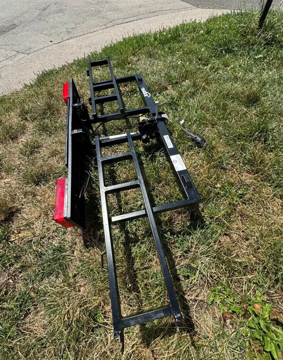 Nosič motorky na tažné zařízení HAKR Cross