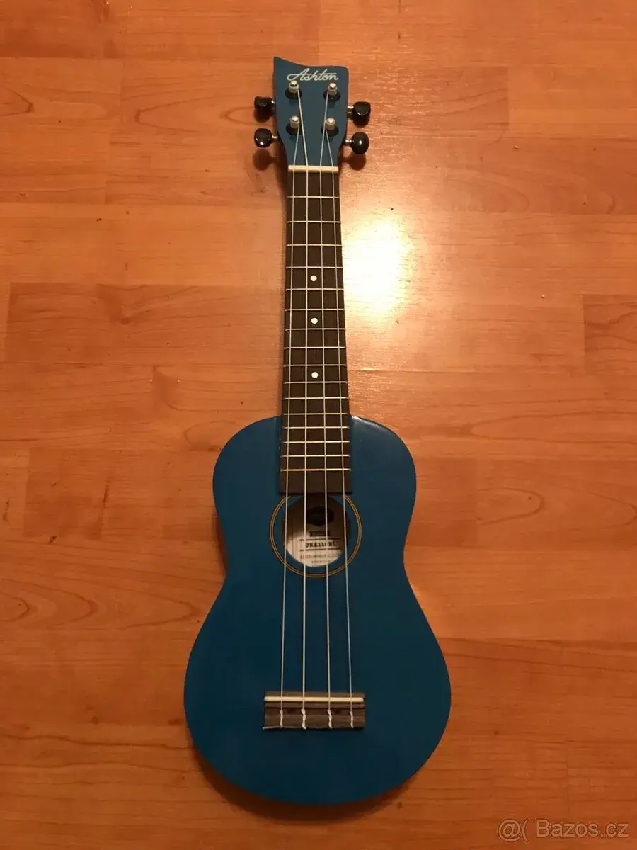 Ashton UKE 110 – modré sopránové ukulele