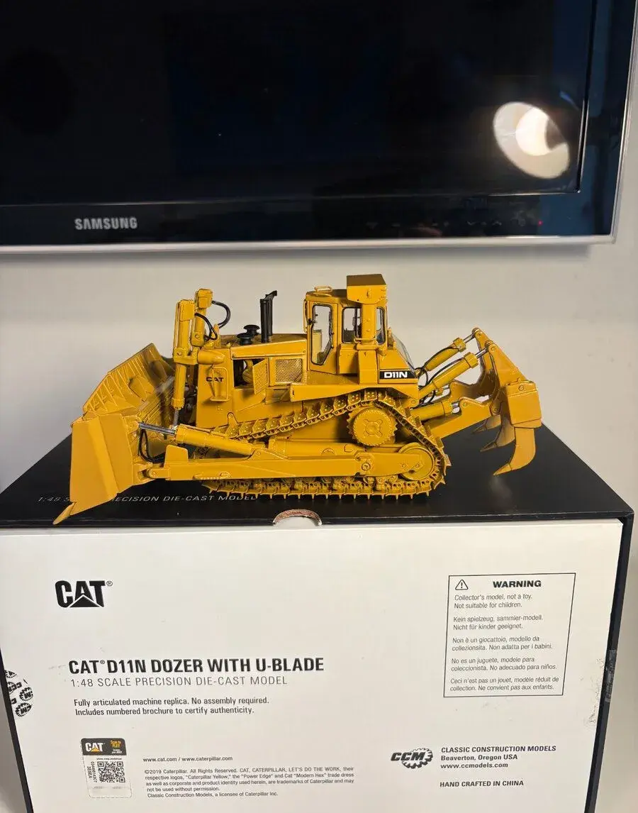 Caterpillar D11N model 1:48 CCM