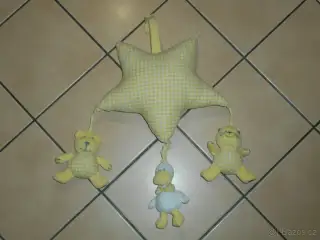 Hrací hvězdička na zavěšení pro miminko.